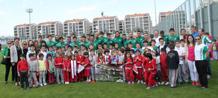 Bursaspor'a miniklerden moral ziyareti