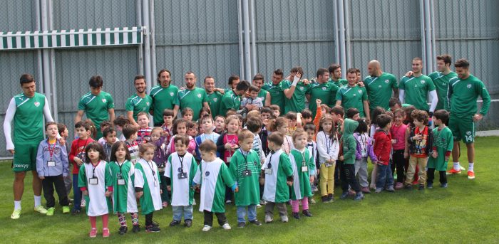 Bursaspor'a miniklerden moral ziyareti