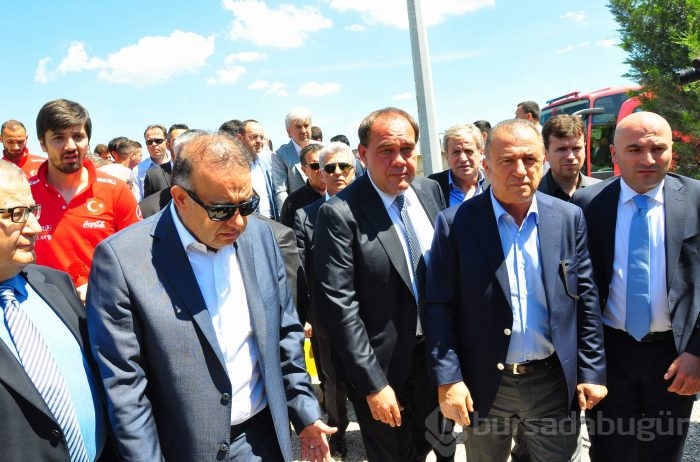 Milli takımdan Soma'da duygu dolu ziyaret