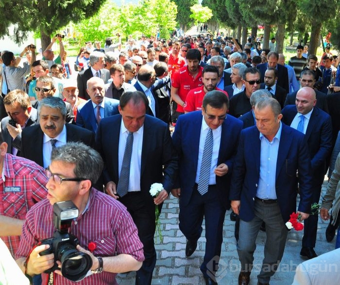 Milli takımdan Soma'da duygu dolu ziyaret