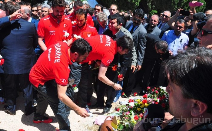 Milli takımdan Soma'da duygu dolu ziyaret