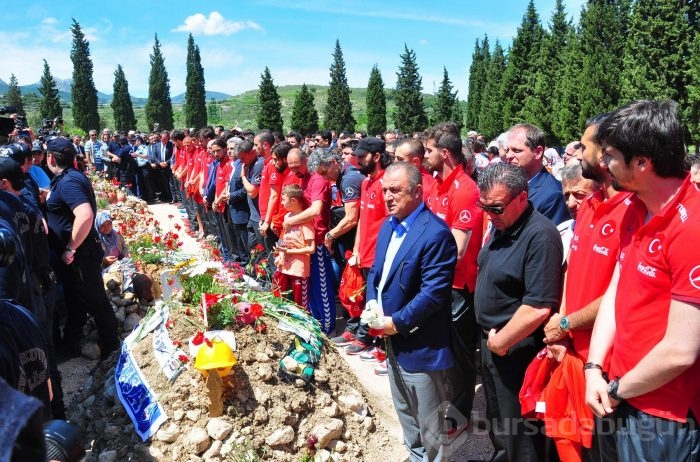 Milli takımdan Soma'da duygu dolu ziyaret