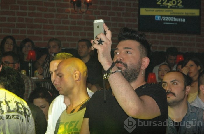 Hande Yener ve göbeği Bursa'da sahneye çıktı!