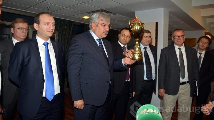 Bursaspor'dan şampiyon pilot okula yemek