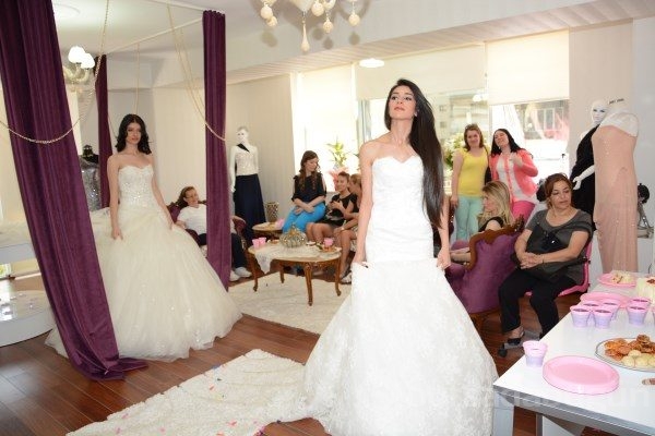 ASR Moda Bursa'da Görkemli bir Defile'ile açıldı...