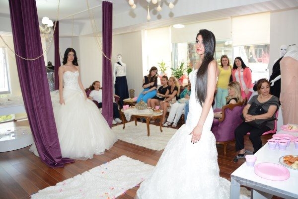 ASR Moda Bursa'da Görkemli bir Defile'ile açıldı...