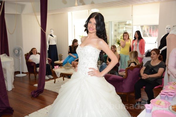 ASR Moda Bursa'da Görkemli bir Defile'ile açıldı...