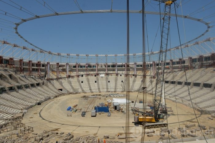 Yeni stadyumda çatı halatları geriliyor