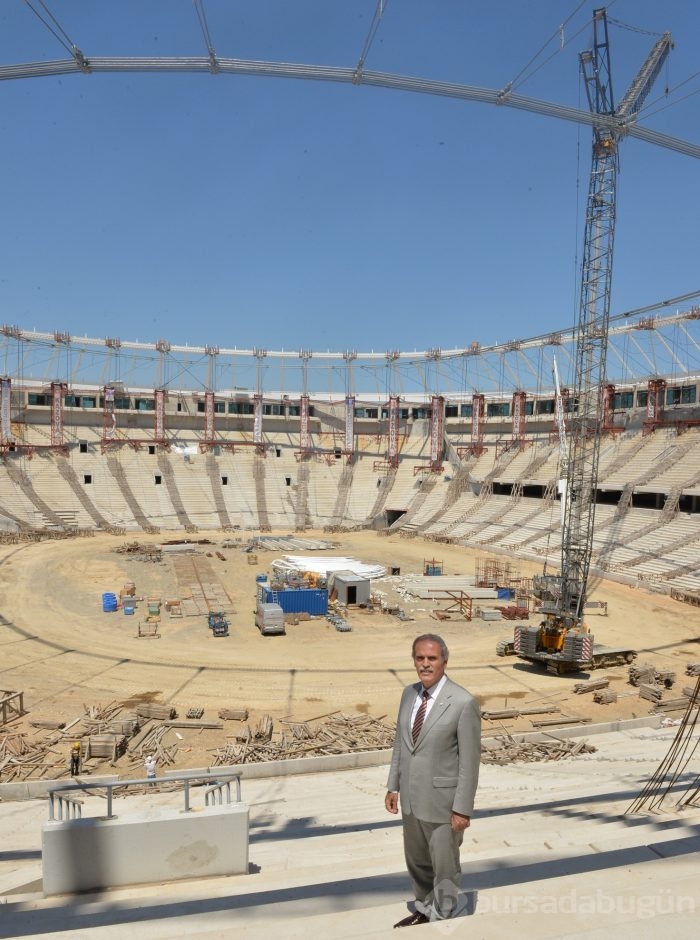 Yeni stadyumda çatı halatları geriliyor