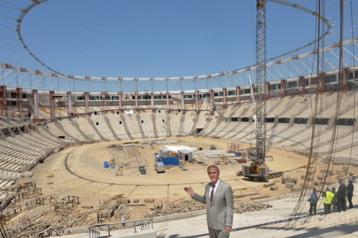 Yeni stadyumda çatı halatları geriliyor