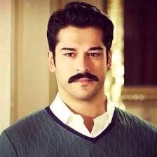 Burak Özçivit'ten Serenay'a sinema teklifi