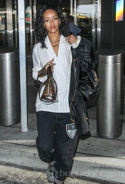 Rihanna gecelikle dışarı çıktı