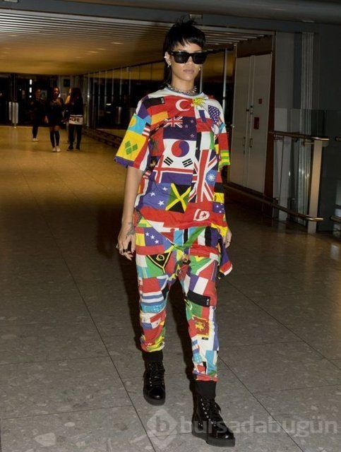 Rihanna gecelikle dışarı çıktı