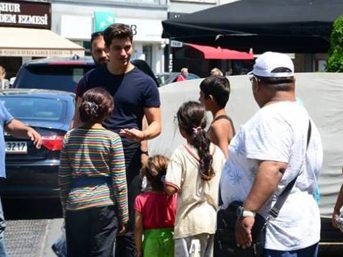 Çağatay Ulusoy para dağıttı