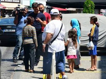 Çağatay Ulusoy para dağıttı