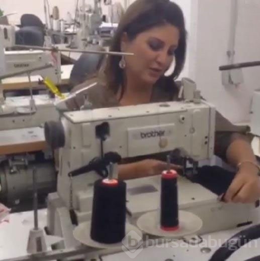 Sibel Can overlok makinesinin başında