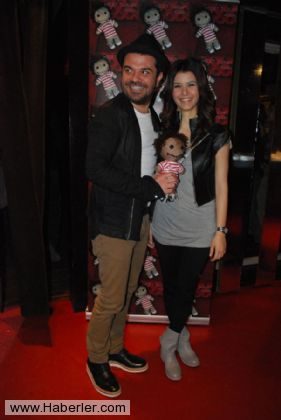 Beren Saat babasını düğüne çağırmadı