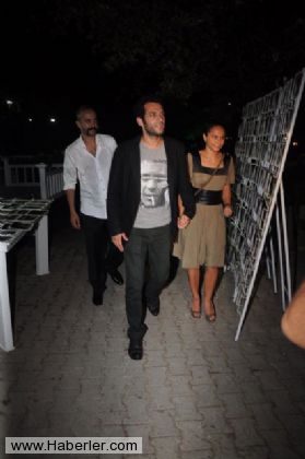 Burçin Terzioğlu, boşanma stresini tatilde attı
