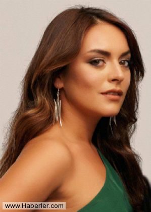 Ezgi Mola Çeşme'de tatilde