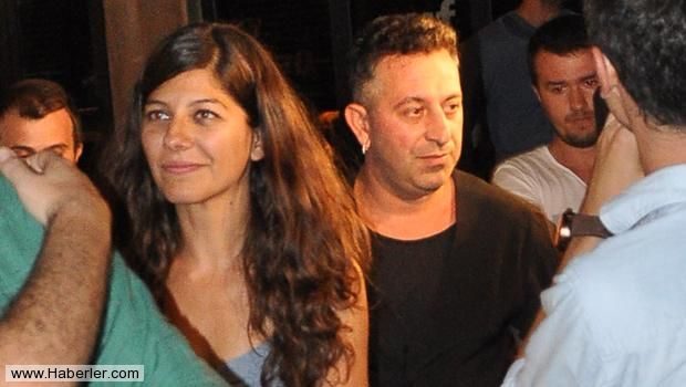 Cem Yılmaz sosyatik barda pide ziyafeti verdi 