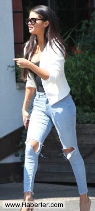 Selena Gomez arapça dövme yaptırdı