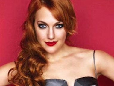 Berlin itfaiyesi Meryem Uzerli'yi sırılsıklam etti