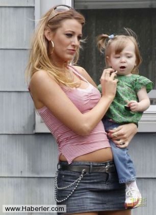 Blake Lively düğünde gelinliğim yandı