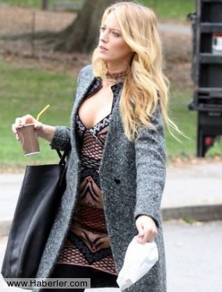 Blake Lively düğünde gelinliğim yandı