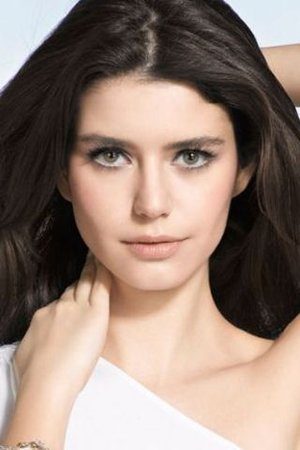 Beren Saat'in gelinlik provasından ilk kare