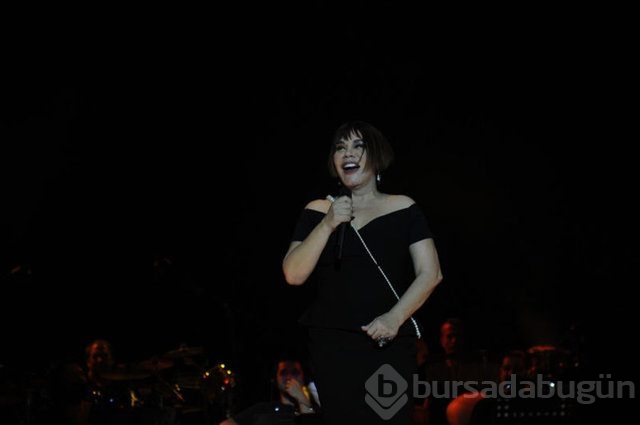 Sezen Aksu'dan Gazze'ye ağıt!