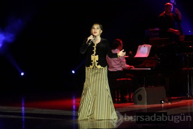 Sezen Aksu'dan Gazze'ye ağıt!