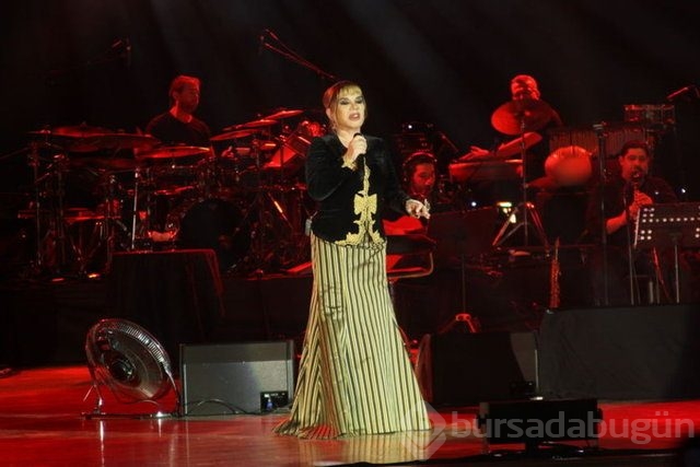 Sezen Aksu'dan Gazze'ye ağıt!