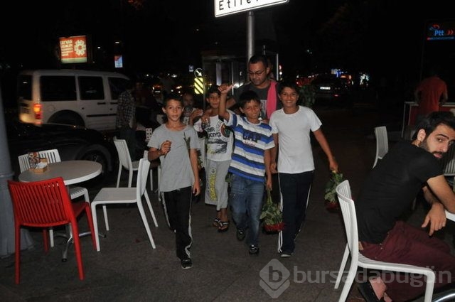 Serdar Ortaç harçlık verdi, dua istedi