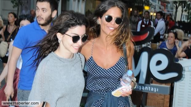Eliz Sakuçoğlu , Merve Boluğur'la alışverişte görüntülendi