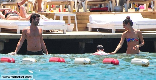 Doğum kilolarından kurtulan Sedef Avcı plajda