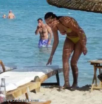 Fahriye Evcen ilk kez bikinili yakalandı