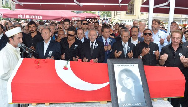 Çolpan İlhan'ın cenazesinde şok: Hakkını helal etmedi