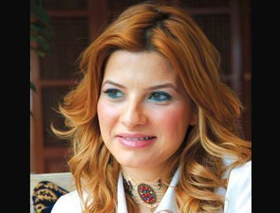 Kırmızı bikinisiyle büyüledi...