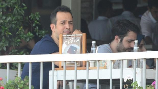 Sarp Apak'a tatil yok!
