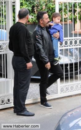 Cem Yılmaz ailesiyle oğlu Kemal'in 2. yaş gününü kutladı
