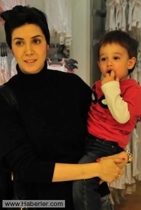 Cem Yılmaz ailesiyle oğlu Kemal'in 2. yaş gününü kutladı