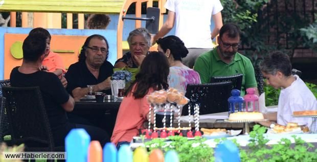 Cem Yılmaz ailesiyle oğlu Kemal'in 2. yaş gününü kutladı