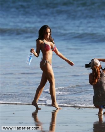 Playmate güzeli Alyssa Arce kusursuz fiziğiyle büyüledi
