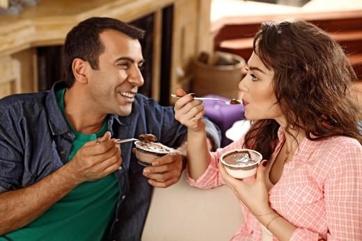 Demet Evgar ile Emre Karayel öpüşürken yakalandı