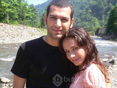 Ünlü oyuncu eşinden boşandı Umre'ye gitti