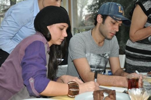 Ünlü oyuncu eşinden boşandı Umre'ye gitti