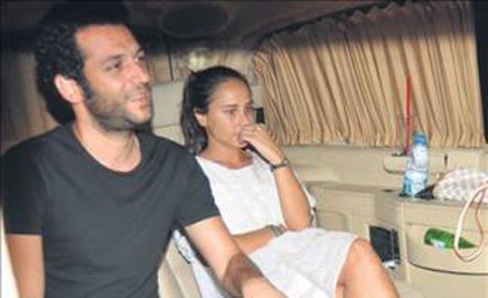 Ünlü oyuncu eşinden boşandı Umre'ye gitti