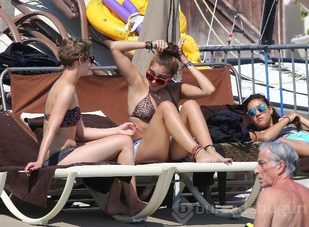 Madonna'nın çocukları genç sevgilisiyle tatilde 