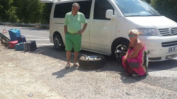 Safiye Soyman ve Faik Öztürk kaza geçirdi