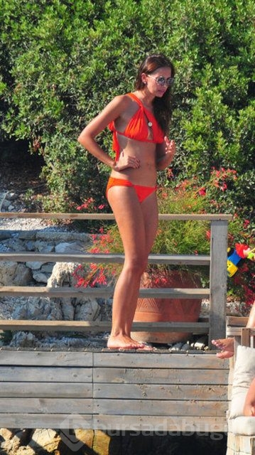 Emina'dan Mustafa Sandal'a öpücük yağmuru
